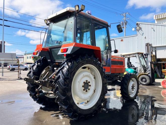 トラクタークボタ　中古　M1-85