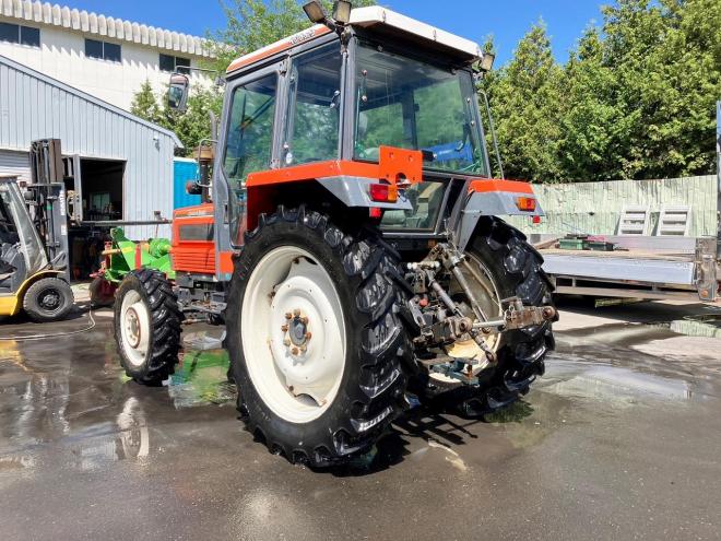 トラクタークボタ　中古　M1-85