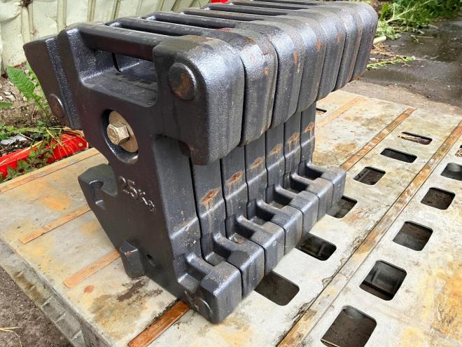 その他クボタ　中古　ウェイト　25kg×7枚　農機具