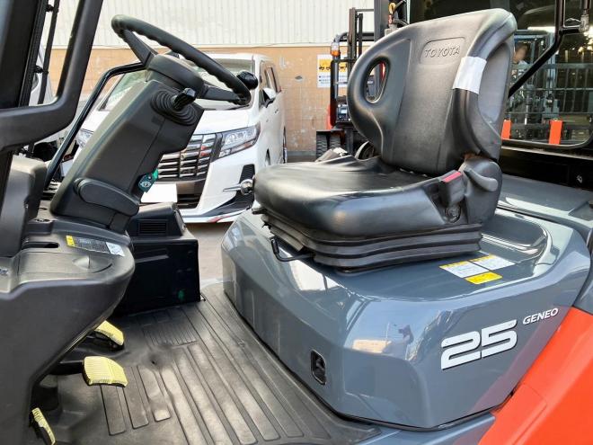 フォークリフトトヨタ　中古　8FD25　ディーゼルフォークリフト