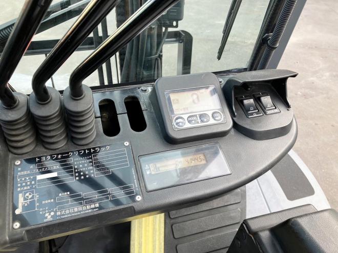 フォークリフトトヨタ　中古　8FD25　ディーゼルフォークリフト