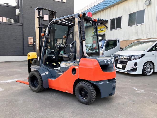 フォークリフトトヨタ　中古　8FD25　ディーゼルフォークリフト