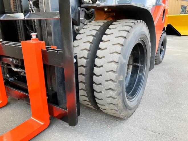 フォークリフトトヨタ　中古　8FD25　ディーゼルフォークリフト