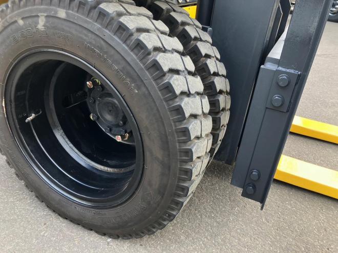 フォークリフトコマツ　中古　FD25C-16