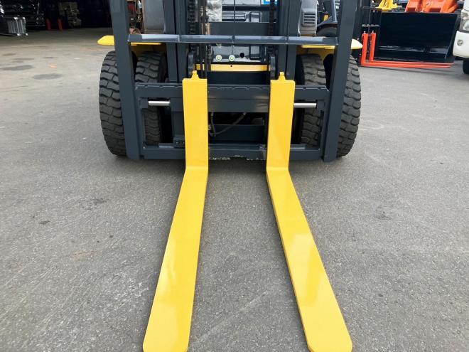 フォークリフトコマツ　中古　FD25C-16