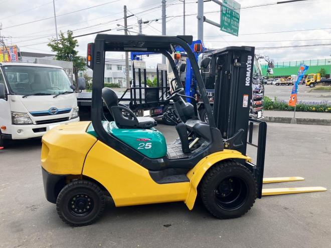 フォークリフトコマツ　中古　FD25C-16