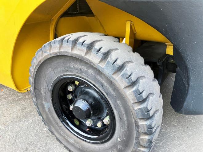 フォークリフトコマツ　中古　FD25C-16