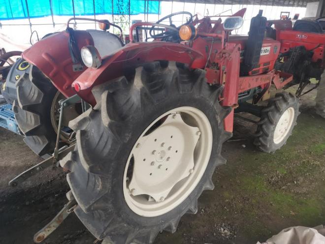 トラクターヤンマー YM3110D 31馬力 4WD キャビンなしトラクター