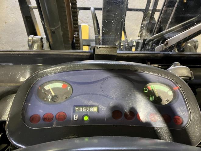 フォークリフトコマツ　中古　FD20LT-12　ヒンジ付