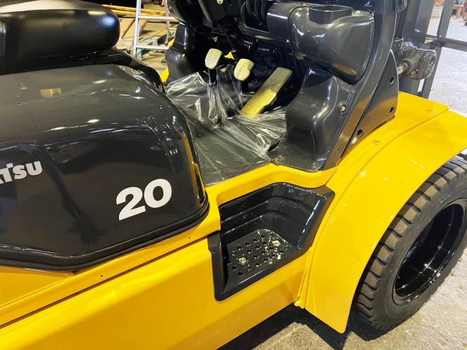 フォークリフトコマツ　中古　FD20LT-12　ヒンジ付
