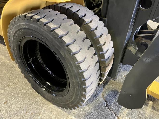 フォークリフトコマツ　中古　FD20LT-12　ヒンジ付