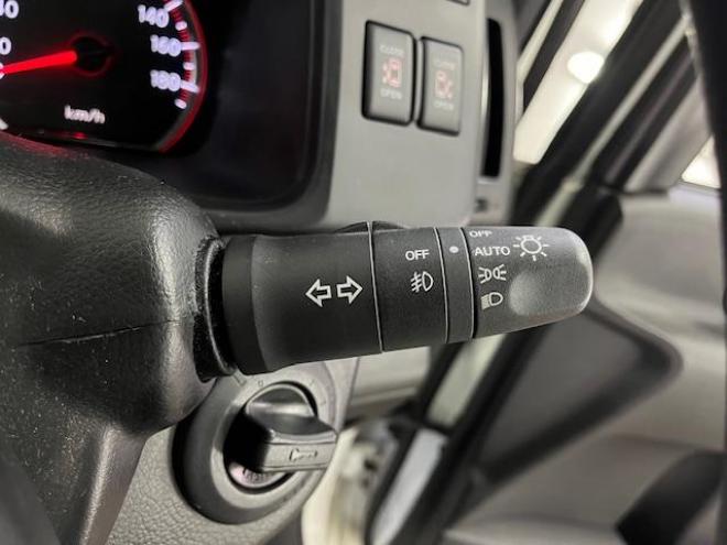 セレナハイウェイスター　Ｖセレクション　本州仕入　寒冷地仕様　禁煙車　ＷＡＫＯＳバリアスコーティング済　ＷＥＤＳ１５インチＡＷ　純正１５ＡＷ＋スタッドレスタイヤ付　純正ＨＤＤナビ（フルセグ地デジ　ＤＶＤ再生　ミュージックサーバー）＋バックカメラ　両側パワースライドドア　インテリジェントキー　イオン空気清浄　盗難防止装置　ＨＩＤヘッドライト　タイミングチェーン車　ＥＴＣ  4WD 2000 5Dr