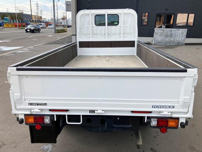 トヨエース中古　4WD　平ボディ　小型トラック