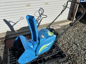 除雪機　ヤマハ ゆっきぃ2.4馬力　お手軽手押し式