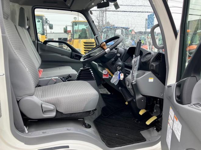 デュトロ中古　ワイドファームダンプ　4WD　小型トラック