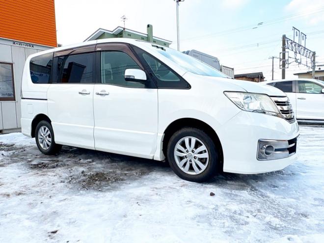 セレナ2.0ライダー 4WD　ローンが不安な方＜優遇ローン＞１年保証　本州仕入　寒冷地　HDDナビ　DVD　フルセグ