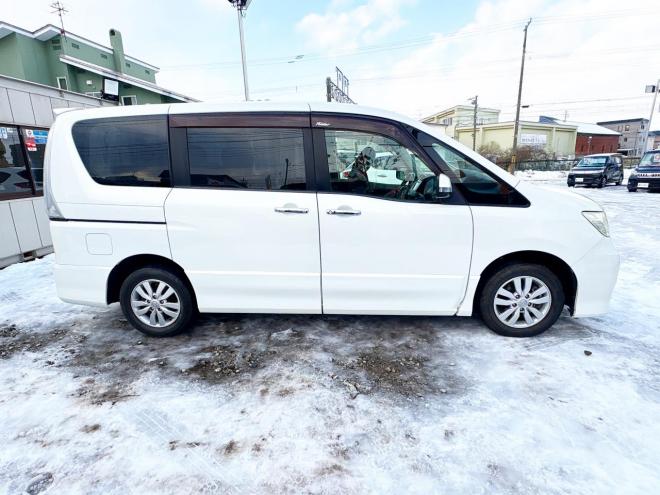 セレナ2.0ライダー 4WD　ローンが不安な方＜優遇ローン＞１年保証　本州仕入　寒冷地　HDDナビ　DVD　フルセグ