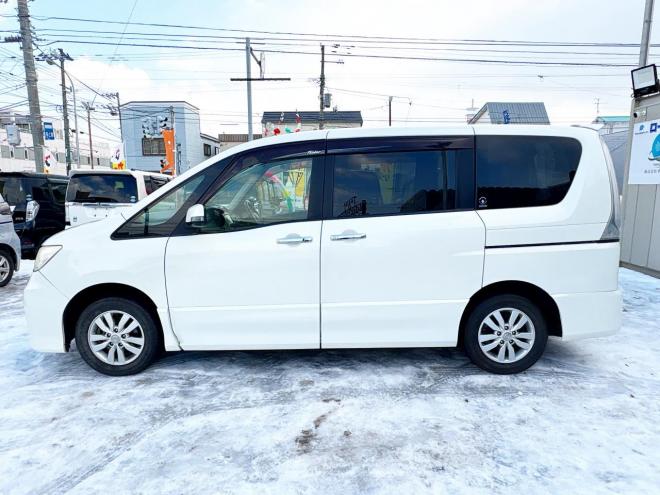 セレナ2.0ライダー 4WD　ローンが不安な方＜優遇ローン＞１年保証　本州仕入　寒冷地　HDDナビ　DVD　フルセグ