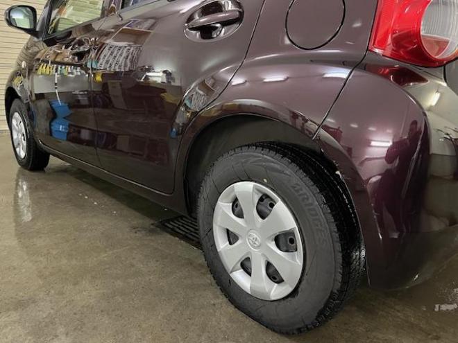 パッソ１．０Ｘ　クツロギ　本州仕入　ワンオーナー　禁煙車　ＷＡＫＯＳバリアスコーティング済　スタッドレスタイヤ付　純正ナビ（ワンセグ地デジ　Ｂｌｕｅｔｏｏｔｈオーディオ対応）＋バックカメラ　ＧＳユアサ製新品バッテリー付　エンジンスターター　スマートキー　フロントガラス熱線　ヘッドライトレベライザー　タイミングチェーン車 4WD 1000 5Dr