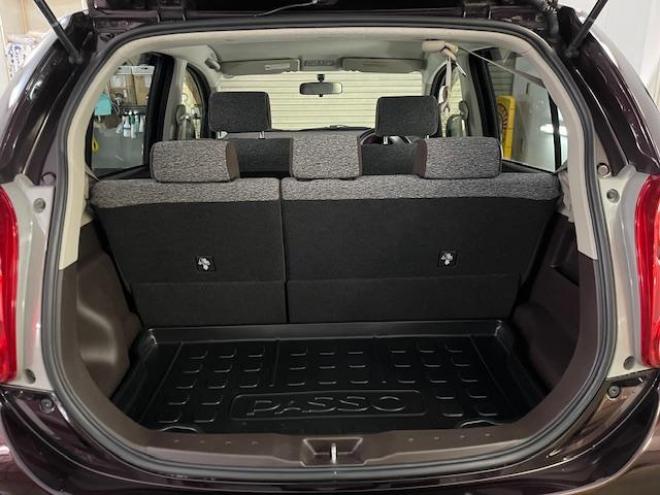 パッソ１．０Ｘ　クツロギ　本州仕入　ワンオーナー　禁煙車　ＷＡＫＯＳバリアスコーティング済　スタッドレスタイヤ付　純正ナビ（ワンセグ地デジ　Ｂｌｕｅｔｏｏｔｈオーディオ対応）＋バックカメラ　ＧＳユアサ製新品バッテリー付　エンジンスターター　スマートキー　フロントガラス熱線　ヘッドライトレベライザー　タイミングチェーン車 4WD 1000 5Dr