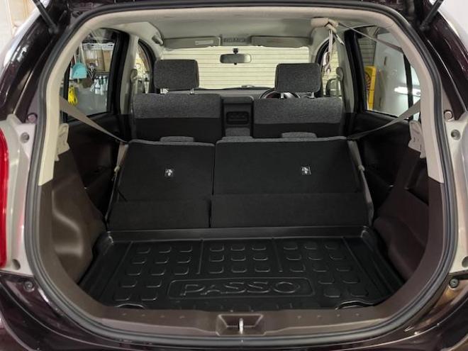 パッソ１．０Ｘ　クツロギ　本州仕入　ワンオーナー　禁煙車　ＷＡＫＯＳバリアスコーティング済　スタッドレスタイヤ付　純正ナビ（ワンセグ地デジ　Ｂｌｕｅｔｏｏｔｈオーディオ対応）＋バックカメラ　ＧＳユアサ製新品バッテリー付　エンジンスターター　スマートキー　フロントガラス熱線　ヘッドライトレベライザー　タイミングチェーン車 4WD 1000 5Dr