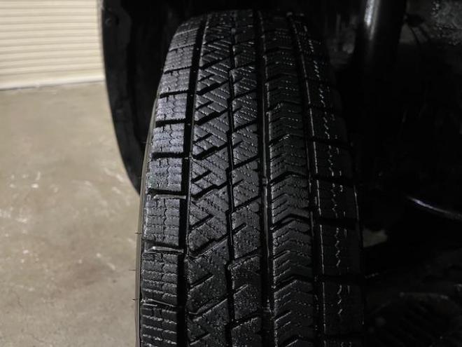 パッソ１．０Ｘ　クツロギ　本州仕入　ワンオーナー　禁煙車　ＷＡＫＯＳバリアスコーティング済　スタッドレスタイヤ付　純正ナビ（ワンセグ地デジ　Ｂｌｕｅｔｏｏｔｈオーディオ対応）＋バックカメラ　ＧＳユアサ製新品バッテリー付　エンジンスターター　スマートキー　フロントガラス熱線　ヘッドライトレベライザー　タイミングチェーン車 4WD 1000 5Dr