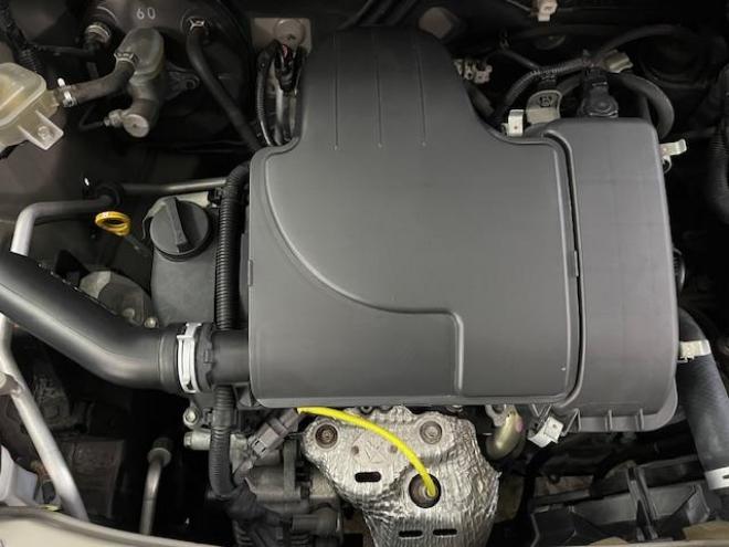 パッソ１．０Ｘ　クツロギ　本州仕入　ワンオーナー　禁煙車　ＷＡＫＯＳバリアスコーティング済　スタッドレスタイヤ付　純正ナビ（ワンセグ地デジ　Ｂｌｕｅｔｏｏｔｈオーディオ対応）＋バックカメラ　ＧＳユアサ製新品バッテリー付　エンジンスターター　スマートキー　フロントガラス熱線　ヘッドライトレベライザー　タイミングチェーン車 4WD 1000 5Dr