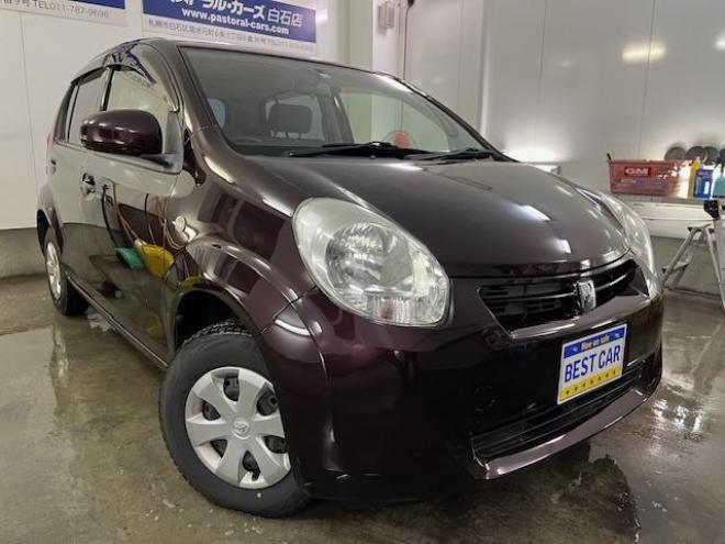 パッソ１．０Ｘ　クツロギ　本州仕入　ワンオーナー　禁煙車　ＷＡＫＯＳバリアスコーティング済　スタッドレスタイヤ付　純正ナビ（ワンセグ地デジ　Ｂｌｕｅｔｏｏｔｈオーディオ対応）＋バックカメラ　ＧＳユアサ製新品バッテリー付　エンジンスターター　スマートキー　フロントガラス熱線　ヘッドライトレベライザー　タイミングチェーン車 4WD 1000 5Dr