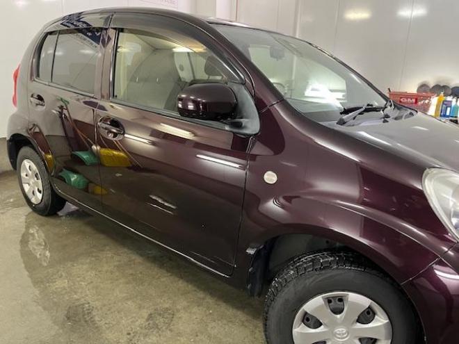 パッソ１．０Ｘ　クツロギ　本州仕入　ワンオーナー　禁煙車　ＷＡＫＯＳバリアスコーティング済　スタッドレスタイヤ付　純正ナビ（ワンセグ地デジ　Ｂｌｕｅｔｏｏｔｈオーディオ対応）＋バックカメラ　ＧＳユアサ製新品バッテリー付　エンジンスターター　スマートキー　フロントガラス熱線　ヘッドライトレベライザー　タイミングチェーン車 4WD 1000 5Dr