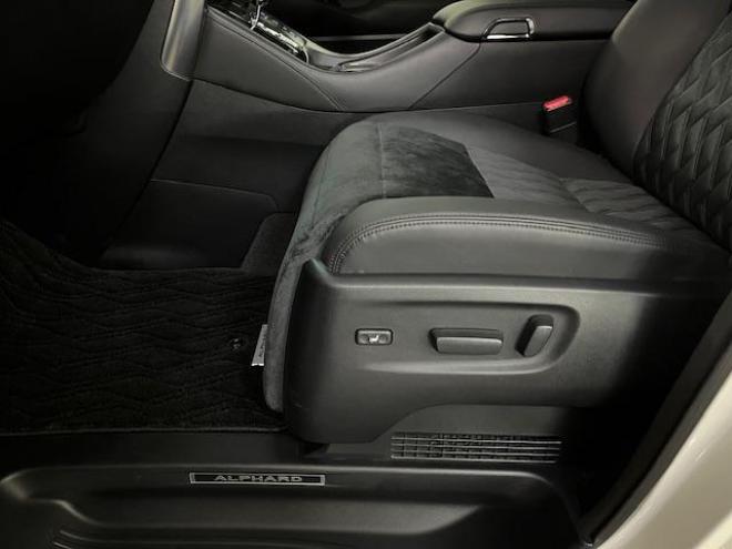 アルファードＳＲ　本州仕入　禁煙車　ＪＢＬサウンド　プリクラッシュ　純正１７インチＡＷ　社外１７ＡＷ＋スタッドレスタイヤ付　純正ナビ（フルセグ地デジ　Ｂｌｕｅｔｏｏｔｈ）＋バックカメラ　全方位パノラミックビューモニター　両側パワースライドドア　純正ブラックハーフレザーシート　クルーズコントロール　電動オットマン　ＬＥＤヘッドライト　純正ドライブレコーダー 4WD 2500 5Dr