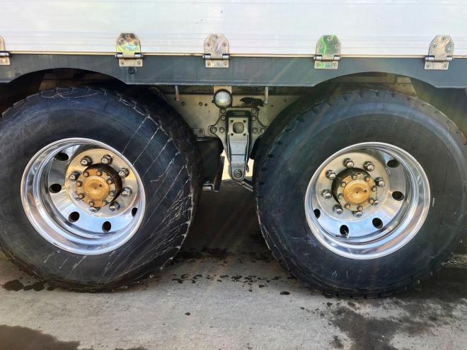 スーパーグレート中古　高床2デフ　4段ラジコンクレーン車　大型トラック