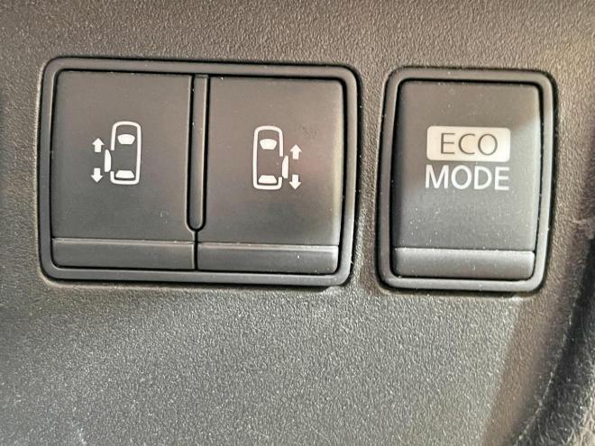セレナ2.0ハイウェイスター 4WD 5年保証 スマキー 両側パワスラ Bカメ 寒冷地仕様 禁煙 修復歴無
