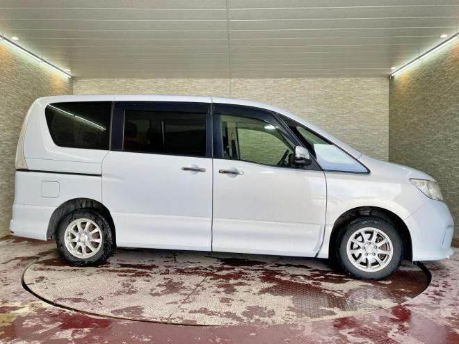 セレナ2.0ハイウェイスター 4WD 5年保証 スマキー 両側パワスラ Bカメ 寒冷地仕様 禁煙 修復歴無