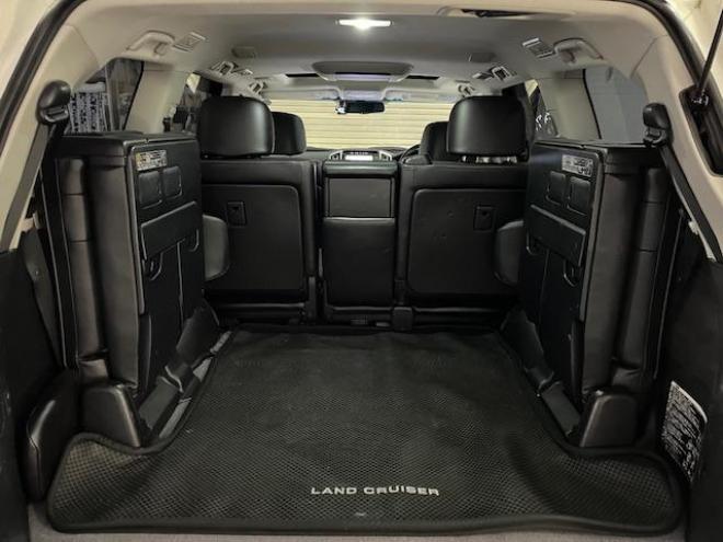 ランドクルーザーＺＸ　中期型　禁煙車　ロデオドライブ２２インチＡＷ　純正１８ＡＷ＋スタッドレスタイヤ付　ガナドールマフラー　ヒッチメンバー　電動サンルーフ　純正ブラックレザーシート　センターデフロック　純正ナビ（フルセグ地デジ　ＤＶＤ再生　Ｂｌｕｅｔｏｏｔｈ対応）＋バックカメラ　フロント＆サイドカメラ　前後ドライブレコーダー　パワートランク　ＰＵＳＨスタート　スマートキー　ステアリングヒーター　パワーシート　ＨＩＤヘッドライト　横滑り防止装置  4WD 4600 5Dr