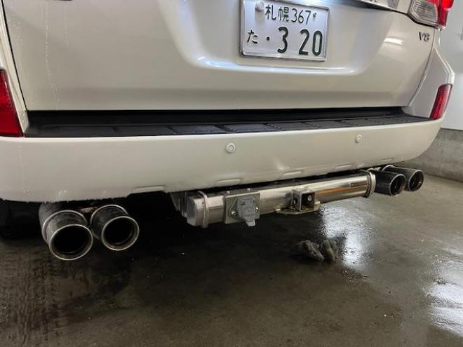 ランドクルーザーＺＸ　中期型　禁煙車　ロデオドライブ２２インチＡＷ　純正１８ＡＷ＋スタッドレスタイヤ付　ガナドールマフラー　ヒッチメンバー　電動サンルーフ　純正ブラックレザーシート　センターデフロック　純正ナビ（フルセグ地デジ　ＤＶＤ再生　Ｂｌｕｅｔｏｏｔｈ対応）＋バックカメラ　フロント＆サイドカメラ　前後ドライブレコーダー　パワートランク　ＰＵＳＨスタート　スマートキー　ステアリングヒーター　パワーシート　ＨＩＤヘッドライト　横滑り防止装置  4WD 4600 5Dr