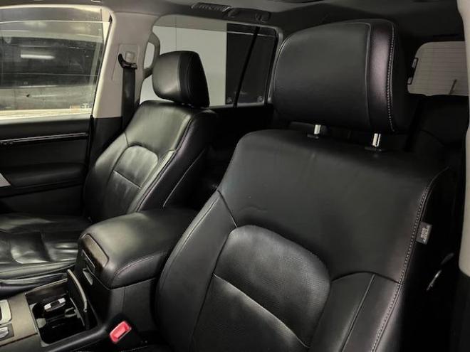 ランドクルーザーＺＸ　中期型　禁煙車　ロデオドライブ２２インチＡＷ　純正１８ＡＷ＋スタッドレスタイヤ付　ガナドールマフラー　ヒッチメンバー　電動サンルーフ　純正ブラックレザーシート　センターデフロック　純正ナビ（フルセグ地デジ　ＤＶＤ再生　Ｂｌｕｅｔｏｏｔｈ対応）＋バックカメラ　フロント＆サイドカメラ　前後ドライブレコーダー　パワートランク　ＰＵＳＨスタート　スマートキー　ステアリングヒーター　パワーシート　ＨＩＤヘッドライト　横滑り防止装置  4WD 4600 5Dr