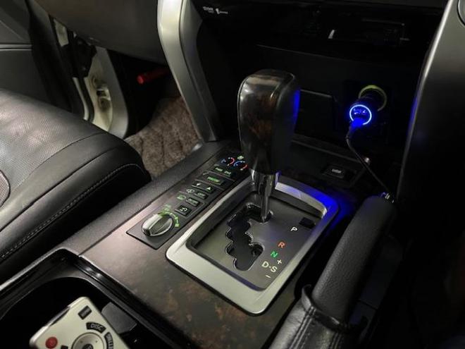 ランドクルーザーＺＸ　中期型　禁煙車　ロデオドライブ２２インチＡＷ　純正１８ＡＷ＋スタッドレスタイヤ付　ガナドールマフラー　ヒッチメンバー　電動サンルーフ　純正ブラックレザーシート　センターデフロック　純正ナビ（フルセグ地デジ　ＤＶＤ再生　Ｂｌｕｅｔｏｏｔｈ対応）＋バックカメラ　フロント＆サイドカメラ　前後ドライブレコーダー　パワートランク　ＰＵＳＨスタート　スマートキー　ステアリングヒーター　パワーシート　ＨＩＤヘッドライト　横滑り防止装置  4WD 4600 5Dr