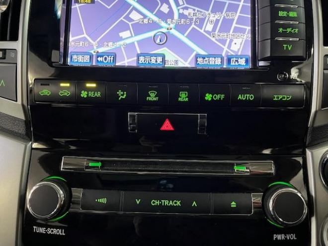ランドクルーザーＺＸ　中期型　禁煙車　ロデオドライブ２２インチＡＷ　純正１８ＡＷ＋スタッドレスタイヤ付　ガナドールマフラー　ヒッチメンバー　電動サンルーフ　純正ブラックレザーシート　センターデフロック　純正ナビ（フルセグ地デジ　ＤＶＤ再生　Ｂｌｕｅｔｏｏｔｈ対応）＋バックカメラ　フロント＆サイドカメラ　前後ドライブレコーダー　パワートランク　ＰＵＳＨスタート　スマートキー　ステアリングヒーター　パワーシート　ＨＩＤヘッドライト　横滑り防止装置  4WD 4600 5Dr