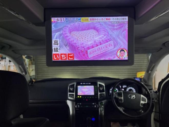 ランドクルーザーＺＸ　中期型　禁煙車　ロデオドライブ２２インチＡＷ　純正１８ＡＷ＋スタッドレスタイヤ付　ガナドールマフラー　ヒッチメンバー　電動サンルーフ　純正ブラックレザーシート　センターデフロック　純正ナビ（フルセグ地デジ　ＤＶＤ再生　Ｂｌｕｅｔｏｏｔｈ対応）＋バックカメラ　フロント＆サイドカメラ　前後ドライブレコーダー　パワートランク　ＰＵＳＨスタート　スマートキー　ステアリングヒーター　パワーシート　ＨＩＤヘッドライト　横滑り防止装置  4WD 4600 5Dr