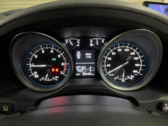 ランドクルーザーＺＸ　中期型　禁煙車　ロデオドライブ２２インチＡＷ　純正１８ＡＷ＋スタッドレスタイヤ付　ガナドールマフラー　ヒッチメンバー　電動サンルーフ　純正ブラックレザーシート　センターデフロック　純正ナビ（フルセグ地デジ　ＤＶＤ再生　Ｂｌｕｅｔｏｏｔｈ対応）＋バックカメラ　フロント＆サイドカメラ　前後ドライブレコーダー　パワートランク　ＰＵＳＨスタート　スマートキー　ステアリングヒーター　パワーシート　ＨＩＤヘッドライト　横滑り防止装置  4WD 4600 5Dr