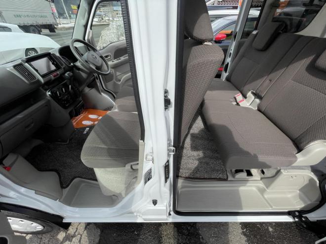 NV100クリッパーNV100クリッハ゜ー 4WD GX TURBO寒冷地仕様　本州仕入　検2付　TURBO ブレーキアシスト　フルセグナビ　Bluetooth　リアヒーター　etc ＶＳＣ　キーレス　バイザー　スタットレス付 4WD 660 5Dr