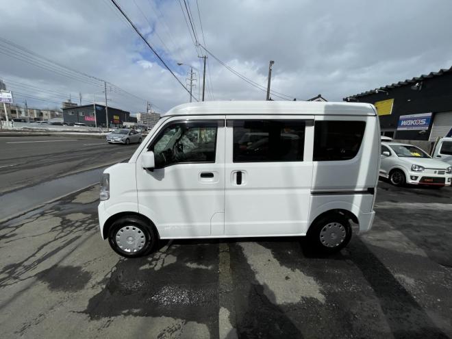 NV100クリッパーNV100クリッハ゜ー 4WD GX TURBO寒冷地仕様　本州仕入　検2付　TURBO ブレーキアシスト　フルセグナビ　Bluetooth　リアヒーター　etc ＶＳＣ　キーレス　バイザー　スタットレス付 4WD 660 5Dr