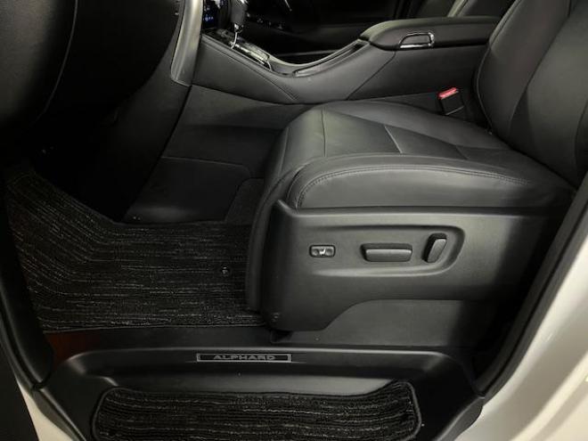 アルファードＳ　Ｃパッケージ後期型　本州仕入　ワンオーナー　寒冷地仕様　禁煙車　プリクラッシュ　レーダークルーズ　パーキングサポートブレーキ　レーントレーシング　純正１８インチＡＷ　社外１７ＡＷ＋スタッドレスタイヤ付　純正ナビ（フルセグ地デジ　Ｂｌｕｅｔｏｏｔｈ）＋バックカメラ　両側パワースライドドア　パワーバックドア　純正ブラックレザーシート　電動オットマン　三眼ＬＥＤヘッドライト　前後ドライブレコーダー　両席シートヒーター＆クーラー 4WD 2500 5Dr