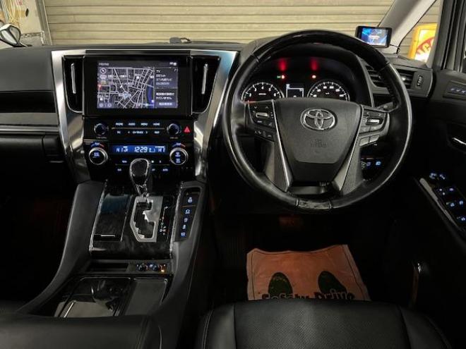 アルファードＳ　Ｃパッケージ後期型　ワンオーナー　寒冷地仕様　禁煙車　プリクラッシュ　レーダークルーズ　パーキングサポートブレーキ　レーントレーシング　純正１８インチＡＷ　社外１７ＡＷ＋スタッドレスタイヤ付　純正ナビ（フルセグ地デジ　Ｂｌｕｅｔｏｏｔｈ）＋バックカメラ　デジタルインナーミラー　両側パワースライドドア　パワーバックドア　純正ブラックレザーシート　電動オットマン　三眼ＬＥＤヘッドライト　前後ドライブレコーダー 4WD 2500 5Dr