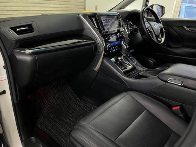 アルファードＳ　Ｃパッケージ後期型　ワンオーナー　寒冷地仕様　禁煙車　プリクラッシュ　レーダークルーズ　パーキングサポートブレーキ　レーントレーシング　純正１８インチＡＷ　社外１７ＡＷ＋スタッドレスタイヤ付　純正ナビ（フルセグ地デジ　Ｂｌｕｅｔｏｏｔｈ）＋バックカメラ　デジタルインナーミラー　両側パワースライドドア　パワーバックドア　純正ブラックレザーシート　電動オットマン　三眼ＬＥＤヘッドライト　前後ドライブレコーダー 4WD 2500 5Dr