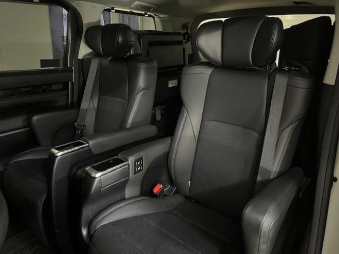 アルファードＳ　Ｃパッケージ後期型　ワンオーナー　寒冷地仕様　禁煙車　プリクラッシュ　レーダークルーズ　パーキングサポートブレーキ　レーントレーシング　純正１８インチＡＷ　社外１７ＡＷ＋スタッドレスタイヤ付　純正ナビ（フルセグ地デジ　Ｂｌｕｅｔｏｏｔｈ）＋バックカメラ　デジタルインナーミラー　両側パワースライドドア　パワーバックドア　純正ブラックレザーシート　電動オットマン　三眼ＬＥＤヘッドライト　前後ドライブレコーダー 4WD 2500 5Dr