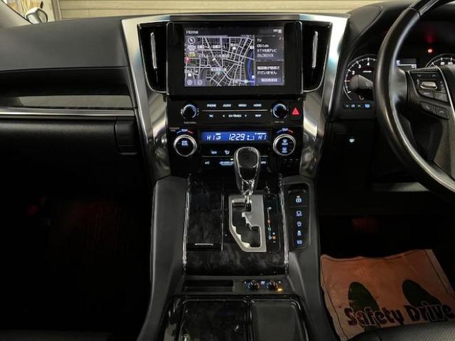 アルファードＳ　Ｃパッケージ後期型　ワンオーナー　寒冷地仕様　禁煙車　プリクラッシュ　レーダークルーズ　パーキングサポートブレーキ　レーントレーシング　純正１８インチＡＷ　社外１７ＡＷ＋スタッドレスタイヤ付　純正ナビ（フルセグ地デジ　Ｂｌｕｅｔｏｏｔｈ）＋バックカメラ　デジタルインナーミラー　両側パワースライドドア　パワーバックドア　純正ブラックレザーシート　電動オットマン　三眼ＬＥＤヘッドライト　前後ドライブレコーダー 4WD 2500 5Dr