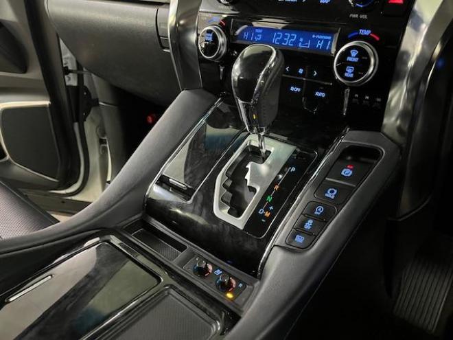 アルファードＳ　Ｃパッケージ後期型　ワンオーナー　寒冷地仕様　禁煙車　プリクラッシュ　レーダークルーズ　パーキングサポートブレーキ　レーントレーシング　純正１８インチＡＷ　社外１７ＡＷ＋スタッドレスタイヤ付　純正ナビ（フルセグ地デジ　Ｂｌｕｅｔｏｏｔｈ）＋バックカメラ　デジタルインナーミラー　両側パワースライドドア　パワーバックドア　純正ブラックレザーシート　電動オットマン　三眼ＬＥＤヘッドライト　前後ドライブレコーダー 4WD 2500 5Dr