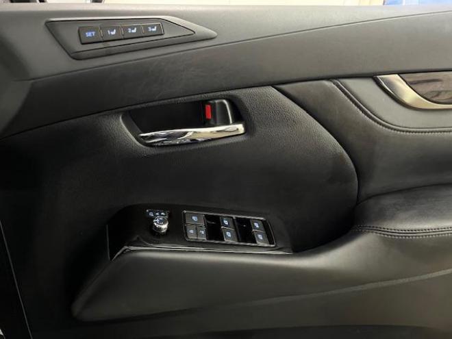 アルファードＳ　Ｃパッケージ後期型　ワンオーナー　寒冷地仕様　禁煙車　プリクラッシュ　レーダークルーズ　パーキングサポートブレーキ　レーントレーシング　純正１８インチＡＷ　社外１７ＡＷ＋スタッドレスタイヤ付　純正ナビ（フルセグ地デジ　Ｂｌｕｅｔｏｏｔｈ）＋バックカメラ　デジタルインナーミラー　両側パワースライドドア　パワーバックドア　純正ブラックレザーシート　電動オットマン　三眼ＬＥＤヘッドライト　前後ドライブレコーダー 4WD 2500 5Dr
