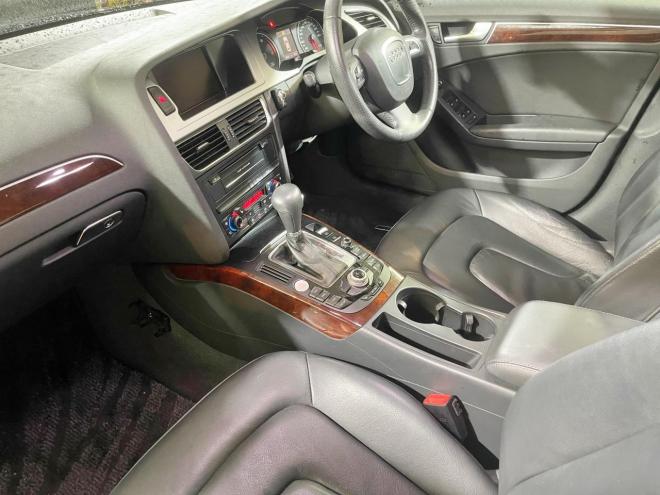 アウディA4 2.0TFSIクワトロ 4WD 5年保証 スマキー ETC 夏冬タイヤ 寒冷地仕様 禁煙 車検整備2年付 修復歴無